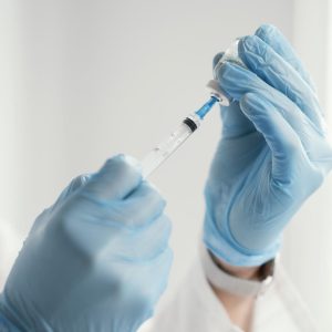 doctor-getting-ready-vaccine-patient (1)
